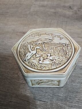 Avon Cream and Brown Hexagonal Ceramic Wildlife Trinket Box